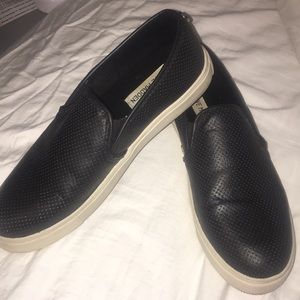 STEVE MADDEN BLACK SLIP ONS